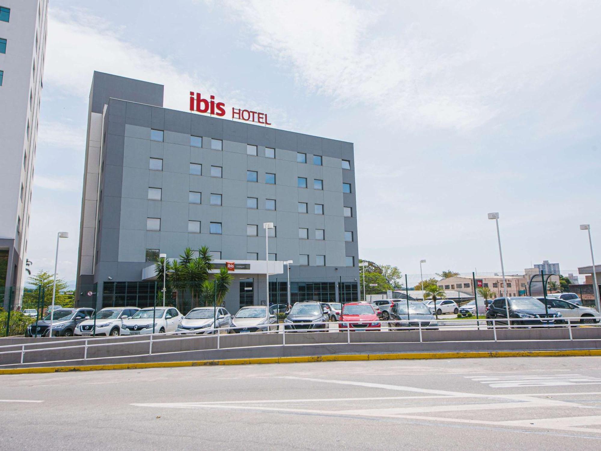 Готель Ibis Guaratingueta Aparecida - Circuito Da Fe Екстер'єр фото