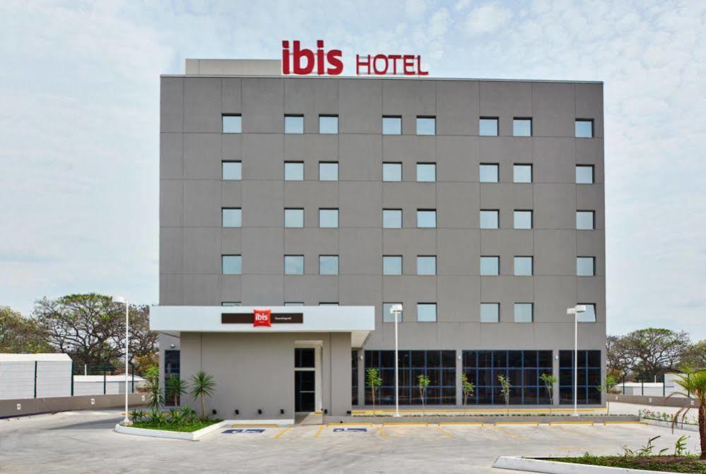 Готель Ibis Guaratingueta Aparecida - Circuito Da Fe Екстер'єр фото